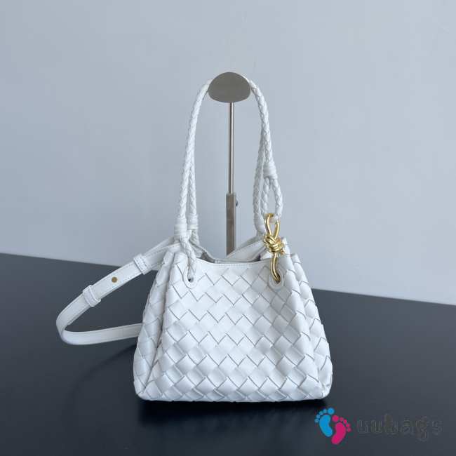 Uubags | Bottega Veneta Small Andiamo Parachute Bag In White 21x17x16.5cm - 1