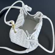 Uubags | Bottega Veneta Small Andiamo Parachute Bag In White 21x17x16.5cm - 4