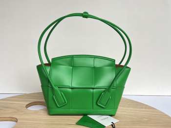 Uubags | Bottega Veneta Arco Intreccio Leather Top Handle Bag in Parakeet 31x16x13cm