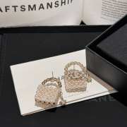 Uubags | Chanel Unique Gold-Plated bag-shaped earrings - 1