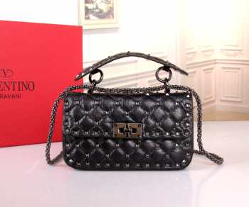 Uubags Valentino Garavani Rockstud Spike chain bag in black supple lambskin Nappa 20x11.5x5cm