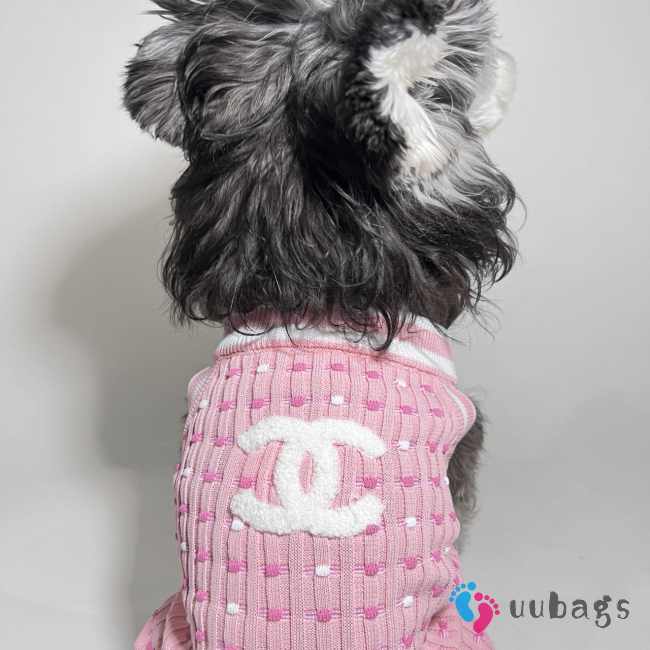 Uubags | Pet Chanel pink sweater  - 1