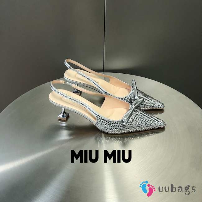 Uubags | Miu Miu satin slingback pumps in silver 5cm - 1