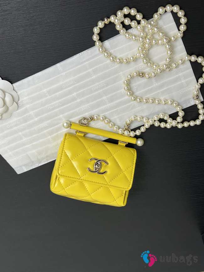 Uubags | Chanel Clutch With Strap Lambskin, Imitation Pearls & Gold-Tone Metal Yellow 12x11.5x8cm - 1