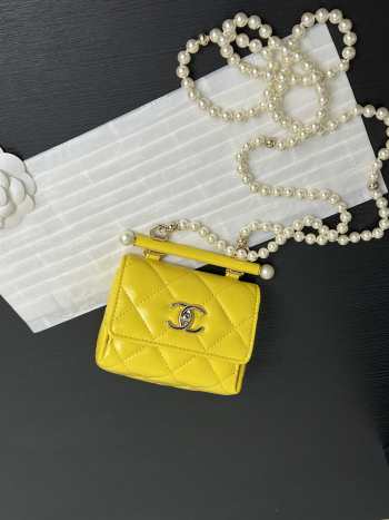 Uubags | Chanel Clutch With Strap Lambskin, Imitation Pearls & Gold-Tone Metal Yellow 12x11.5x8cm