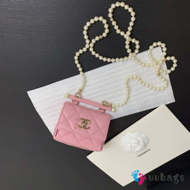 Uubags | Chanel Clutch With Strap Lambskin, Imitation Pearls & Gold-Tone Metal Pink 12x11.5x8cm - 1