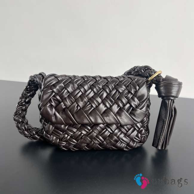 Uubags | Bottega Veneta Kalimero Città bag in soft foulard Intreccio leather with sliding shoulder strap in fondant 18x25x5.5cm - 1