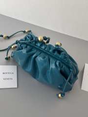 Uubags | Bottega Veneta mini pouch bag with patent leather in navy blue 23x13x5cm - 6