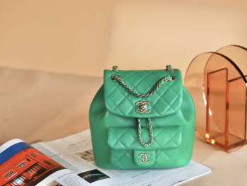 Uubags | Chanel Backpack Grained Shiny Calfskin & Gold-Tone Metal Coral Green 18x19x12cm