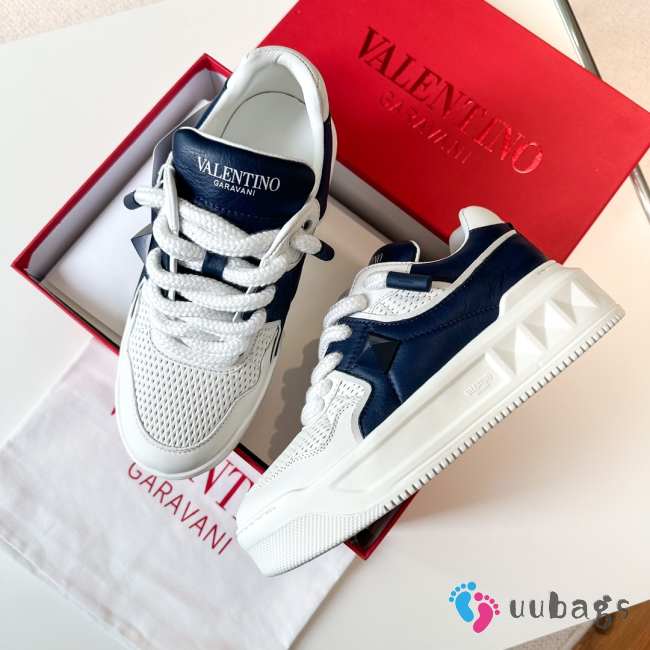 Uubags | Valentino Garavani One Stud XL low-top sneaker in perforated nappa leather in marine/white 5cm - 1