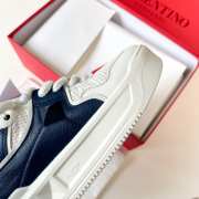 Uubags | Valentino Garavani One Stud XL low-top sneaker in perforated nappa leather in marine/white 5cm - 5