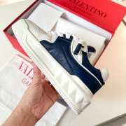 Uubags | Valentino Garavani One Stud XL low-top sneaker in perforated nappa leather in marine/white 5cm - 4