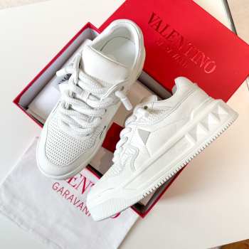 Uubags | Valentino Garavani One Stud XL low-top sneaker in perforated nappa leather in white 5cm