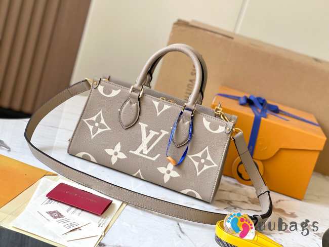 Uubags | Louis Vuitton M23640 OnTheGo East West Bag In Dove/Cream 25x13x10cm - 1