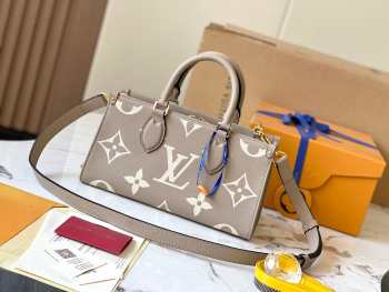 Uubags | Louis Vuitton M23640 OnTheGo East West Bag In Dove/Cream 25x13x10cm