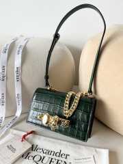 Uubags | Alexander McQueen gemstone bag in green 17.5x9.5x4cm - 6