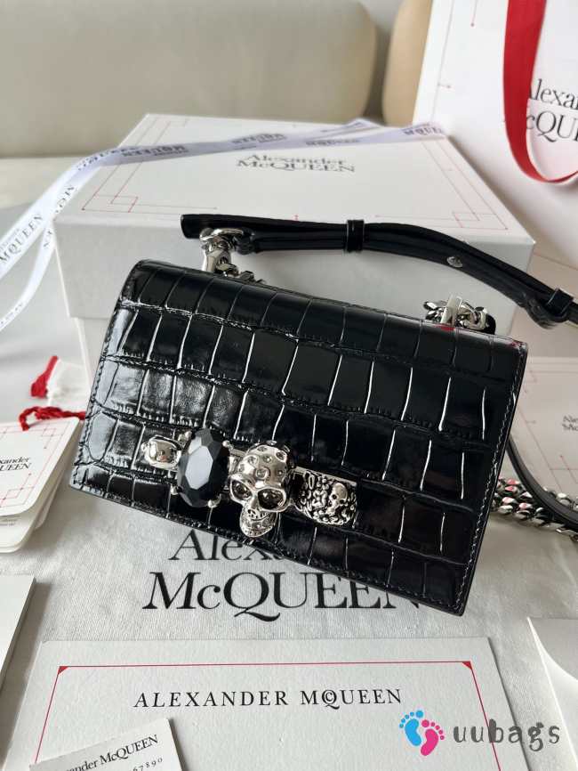 Uubags | Alexander McQueen gemstone bag in black with silver buckle 17.5x9.5x4cm - 1