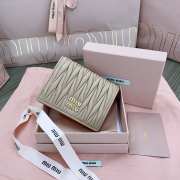 Uubags | Miu Miu small matelassé nappa leather wallet in beige 11.2x8.5cm - 5