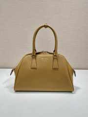 Uubags | Prada medium Saffiano leather bag in caramel 21.5x32x10.5cm - 1