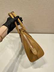 Uubags | Prada medium Saffiano leather bag in caramel 21.5x32x10.5cm - 3