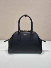 Uubags | Prada medium Saffiano leather bag in black 21.5x32x10.5cm - 1