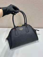 Uubags | Prada medium Saffiano leather bag in black 21.5x32x10.5cm - 6