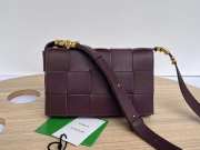 Uubags | Bottega Veneta Cassette Intreccio Crossbody Bag In Rasin 23x15x5cm - 1