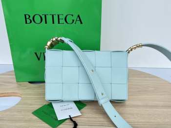 Uubags | Bottega Veneta Cassette Intreccio Crossbody Bag In Light Blue 23x15x5cm