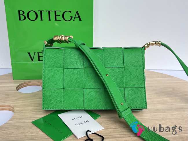 Uubags | Bottega Veneta Cassette Intreccio Crossbody Bag In Parakeet 23x15x5cm - 1