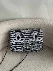 Uubags | Chanel Clutch Sequins & Silver-plated Metal Black and White Bag 14x21x8cm - 1