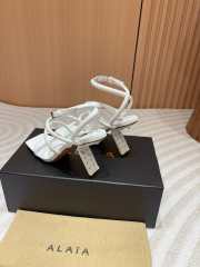 Uubags | Alaia high heels in white 9.5cm - 4