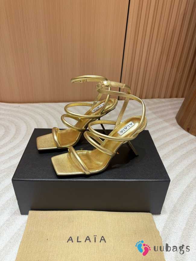 Uubags | Alaia high heels in gold 9.5cm - 1