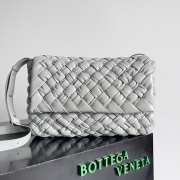 Uubags | Bottega Veneta Rumple Messenger bag realised in foulard Intreccio craftsmanship with adjustable strap - 1