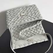 Uubags | Bottega Veneta Rumple Messenger bag realised in foulard Intreccio craftsmanship with adjustable strap - 2