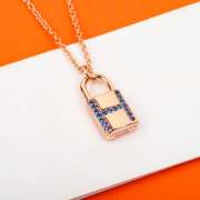 Uubags | Hermes Kelly Cadenas Pendant in rose gold and blue sapphire gemstones with Kelly snap closure - 1