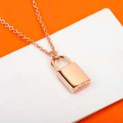 Uubags | Hermes Kelly Cadenas Pendant in rose gold and blue sapphire gemstones with Kelly snap closure - 3