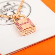 Uubags | Hermes Kelly Cadenas Pendant in rose gold and pink sapphire gemstones with Kelly snap closure - 4