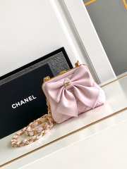 Uubags | Chanel Clutch With trap Shiny Crinkle Effect Lambskin, Shiny Lambskin & Gold Metallic Pink - 1