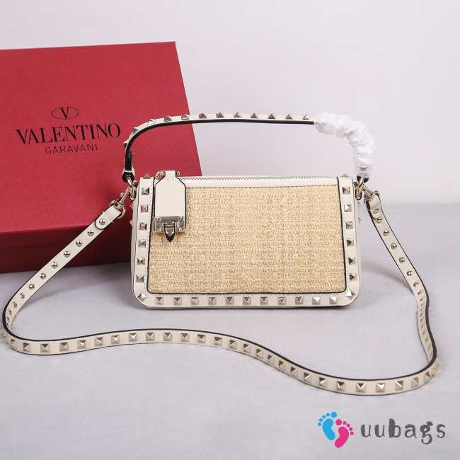 Uubags | Valentino Small White Rockstud Shoulder Bag In Bouclé Raffia 19x13x7cm - 1