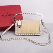 Uubags | Valentino Small White Rockstud Shoulder Bag In Bouclé Raffia 19x13x7cm - 1