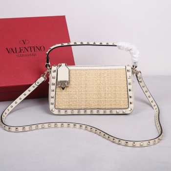 Uubags | Valentino Small White Rockstud Shoulder Bag In Bouclé Raffia 19x13x7cm