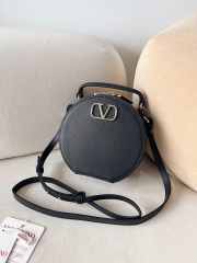 Uubags | Valentino Garavani VLogo Signature calfskin leather mini bag in black 16x15x6.5cm - 2