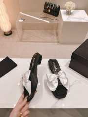 Uubags | Chanel bow slipper with small logo C in black/white 1.5cm - 6