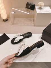 Uubags | Chanel bow slipper with small logo C in black/white 1.5cm - 2