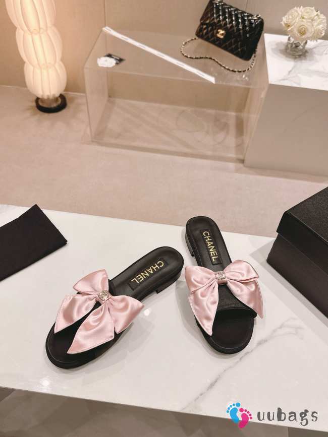 Uubags | Chanel bow slipper with small logo C in black/pink 1.5cm - 1