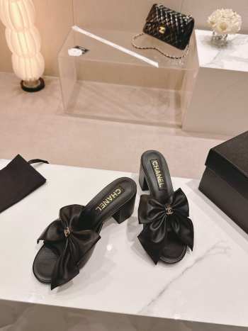 Uubags | Chanel bow slipper with small logo C in black 6cm