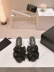 Uubags | Chanel bow slipper with small logo C in black 6cm - 5