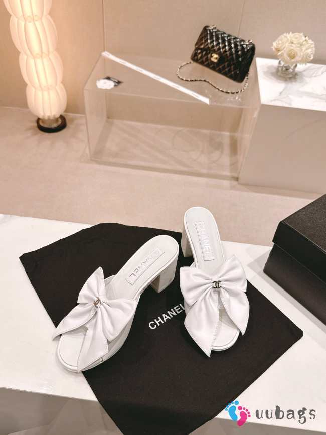 Uubags | Chanel bow slipper with small logo C in white 6cm - 1