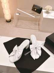 Uubags | Chanel bow slipper with small logo C in white 6cm - 1