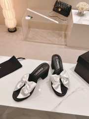 Uubags | Chanel bow slipper with small logo C in white/black 6cm - 1